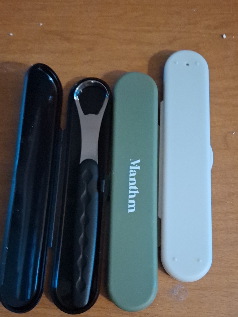 Manthm Tounge Scraper Choice Olive Green White Black Travel Case New